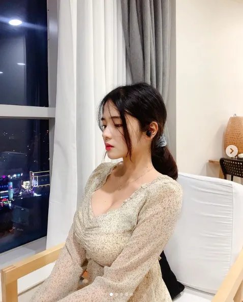 想被治疗!南韩清纯小护士YuJu:工作服下的白皙欧派!