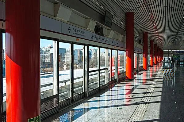 深圳地铁争议宣传漫画，你觉得什么样的漫画比较合适在地铁展出？