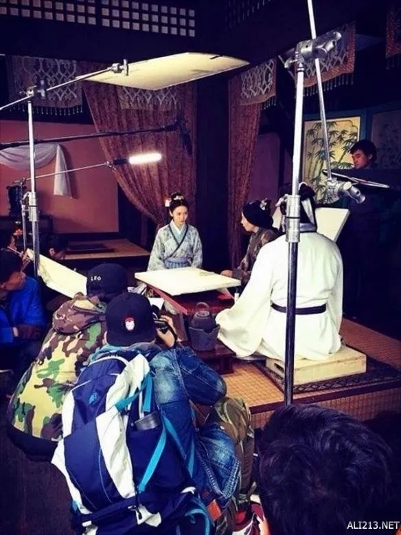 吓呆!女尊版《三国志》开拍 娇艳貂蝉竟变抠脚大汉