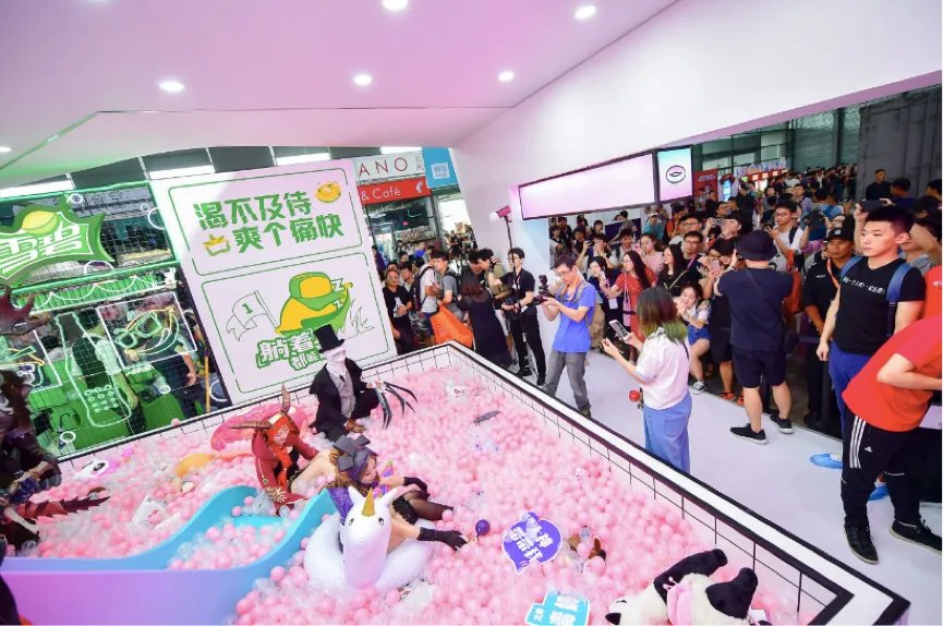 真情实感送福利！奇遇俱乐部CJ大型福利泳池受热捧