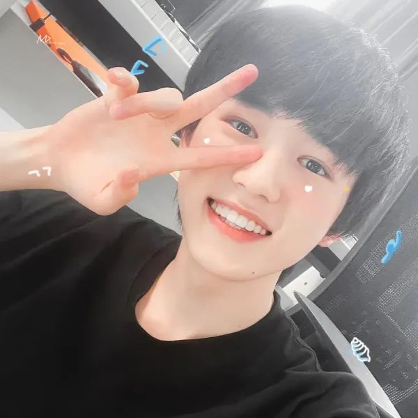 赵文卓帮自己的女儿追星宋亚轩,宋亚轩为什么会这么招人喜欢?