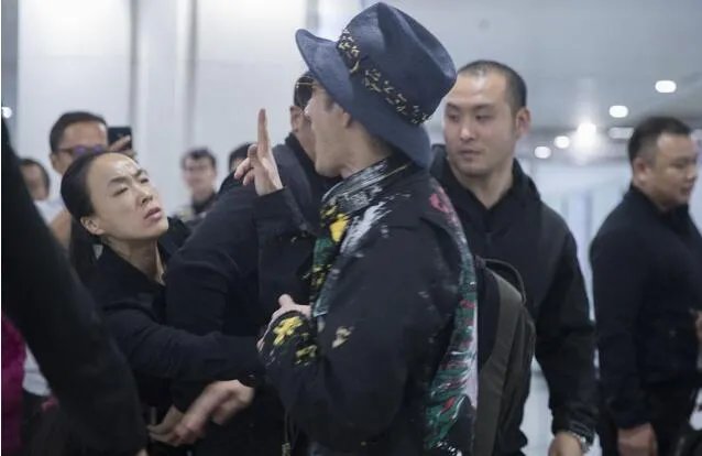 女粉丝如何攻击王力宏?