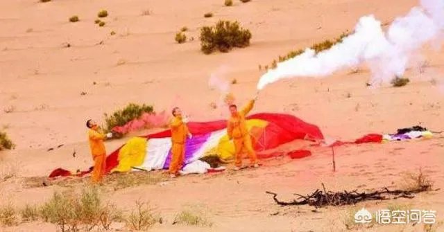 我国组织航天员沙漠野外生存训练，航天员在返回地面后和得到地面支援前可能遭遇哪些危险？