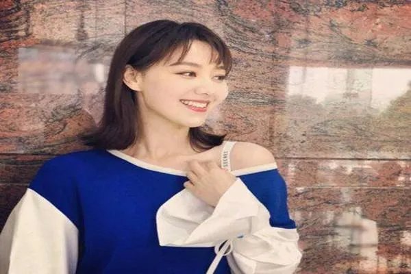 原央视主持人王冠近况如何?怎么离开后就没了音讯?