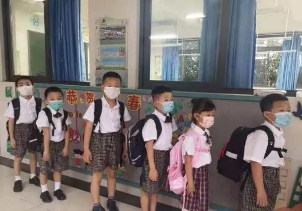美国一小学老师摘口罩朗读传染半个班,你如何看待此事?
