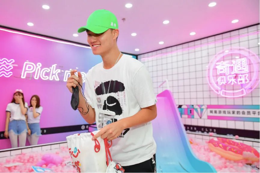 真情实感送福利!奇遇俱乐部CJ大型福利泳池受热捧