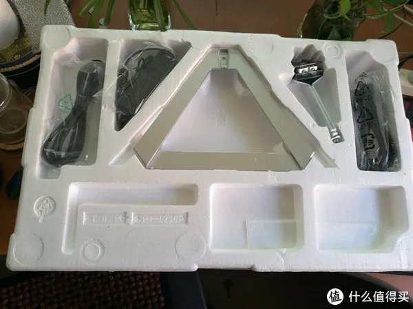 低端杂牌显示器值不值得买 瀚视奇23.8寸2K雾面显示器