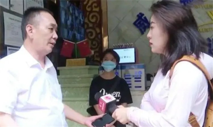 女子在酒店浴室里洗澡 居然被陌生男子闯入(酒店安全)