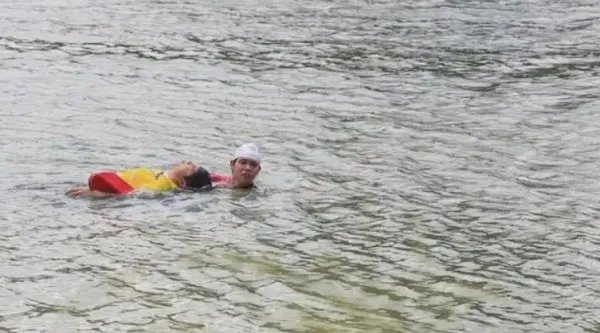 16岁女孩湍流中连救两名男子,事情的经过是怎样的?