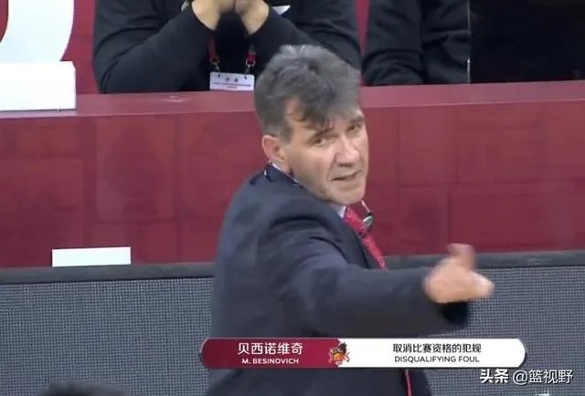 你如何看待江苏男篮主教练推搡球迷事件？当时发生了什么？
