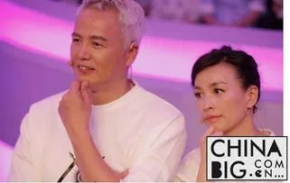 林瑞阳为什么满头白发 张庭老公像老奶奶