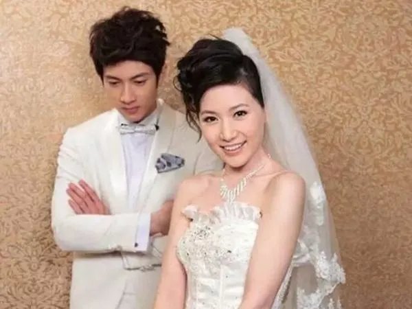 林志炫承认已婚，娱乐圈有哪些明星是结婚多年后才承认已婚的？
