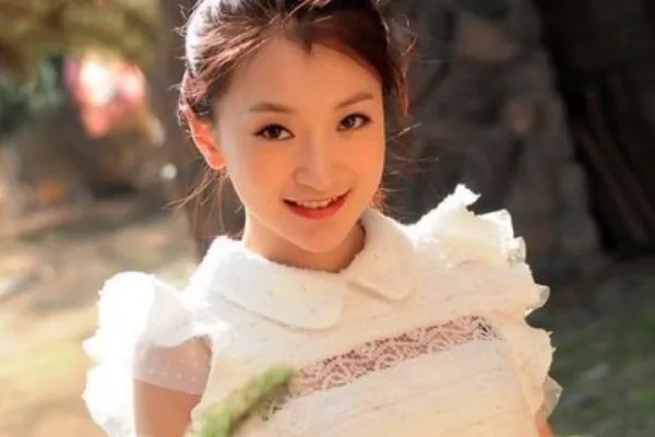 《乡村爱情》李秋歌的扮演者叫什么？