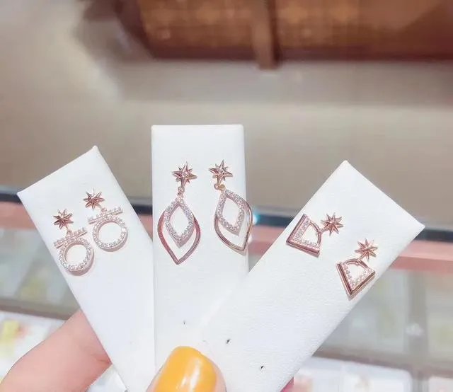 请问今天日环食是真的吗?