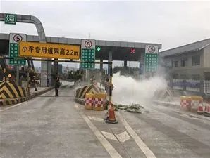 广西一男子发“轰炸收费站”特效视频被拘十天,这样的处罚合理吗?