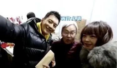 黄晓明逛街遭尬问是什么情况?