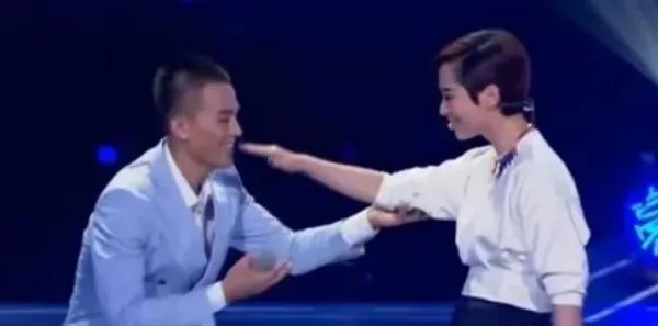 海清当初下跪欧豪,究竟是为何?当年发生了什么?