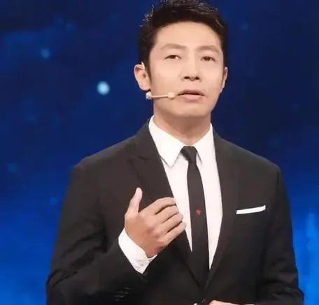 撒贝宁回归主持《今日说法》 ，你觉得撒贝宁的业务能力怎么样？