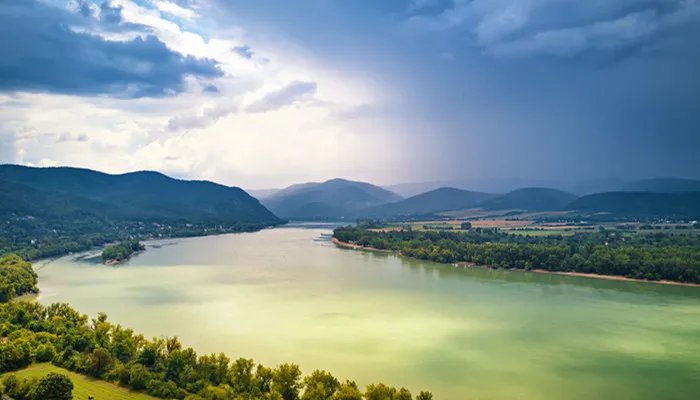 伏尔加河的流向