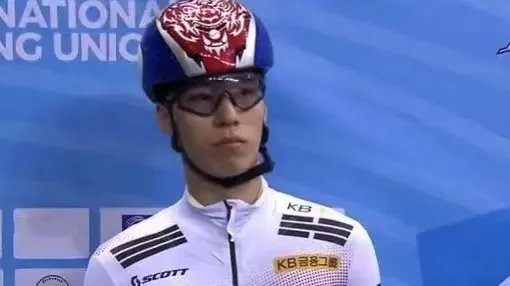 黄大宪犯规抬冰刀干扰武大靖引热议,为什么韩国体育总会引起争议
