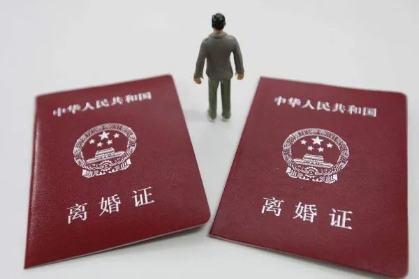 甘薇向贾跃亭索赔近40亿,离婚后会因财产和前任撕破脸吗?