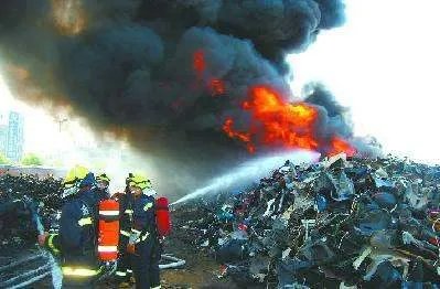 浙江一工厂爆炸,造成事故的主要原因是什么?