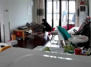 保姆掌掴1岁孩子并强行给孩子喂辣椒，孩子的家属该怎么维权呢？
