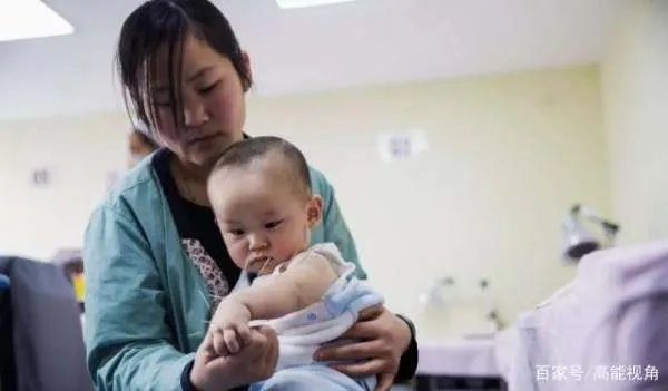女子嫁贫困男子,家人极力反对,孩子患病后求娘家却被说活该,怎么办?