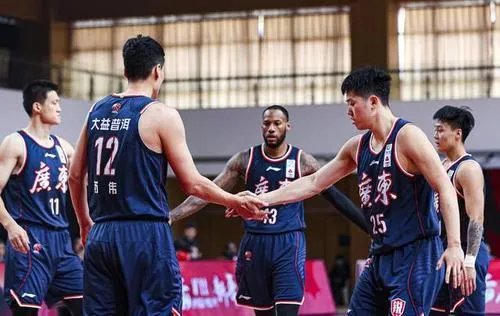 伊恩·克拉克与新疆男篮俱乐部签约后,新疆队实力如何?能否与广东一战?
