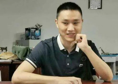 学霸！男生从清华退学后重读考699分 对前专业不满意