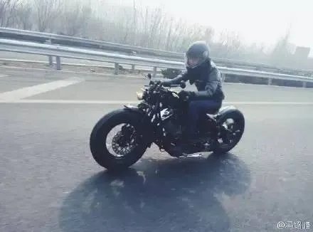 冯绍峰晒了个帅气的照片，结果摊上大事了！