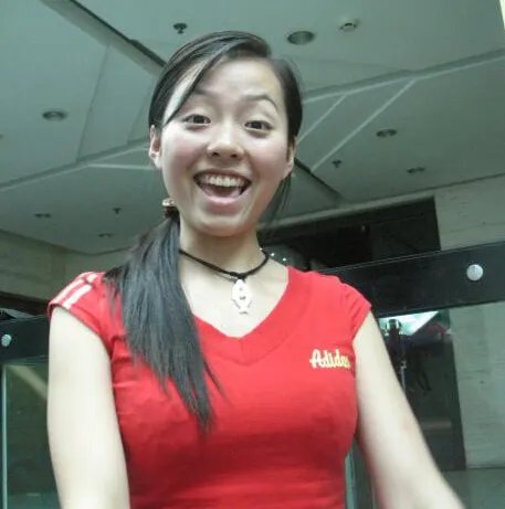 张靓颖的胸好大 其胸被人强吻网上引热议