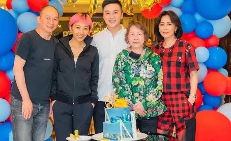 刘嘉玲开派对为侄子庆生,上亿身家或留给对方,全家已回港生活,咋看?