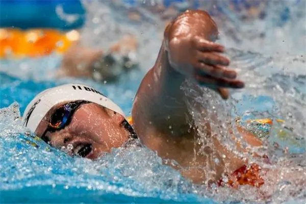 李冰洁女子400米自由泳摘铜 自由泳怎么游的快又轻松