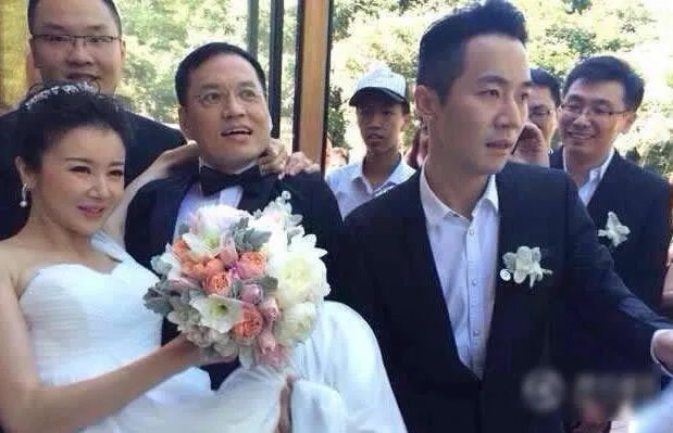 孙菲菲老公个人资料曝光 她嫁的都是“土豪”?