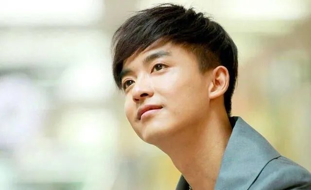 李佳航发文声援乃万,这到底是怎么一回事?