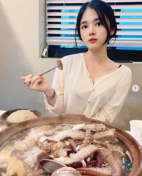 想被治疗!南韩清纯小护士YuJu:工作服下的白皙欧派!