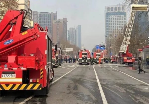 石家庄一高层建筑发生火灾,救援行动进行的如何?现场情况有多危急?