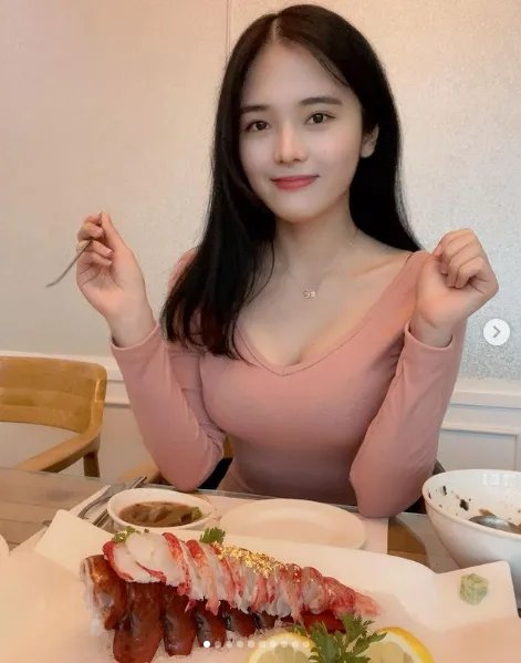 想被治疗!南韩清纯小护士YuJu:工作服下的白皙欧派!