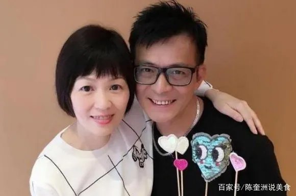 梁洁华患癌离世一年,黄日华谈及亡妻数度哽咽落泪,看上去有多伤心?