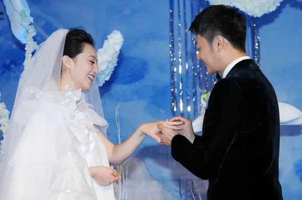 被兄弟杜淳和李晨插刀,花百万娶了个“假货”,印小天究竟发生了什么?
