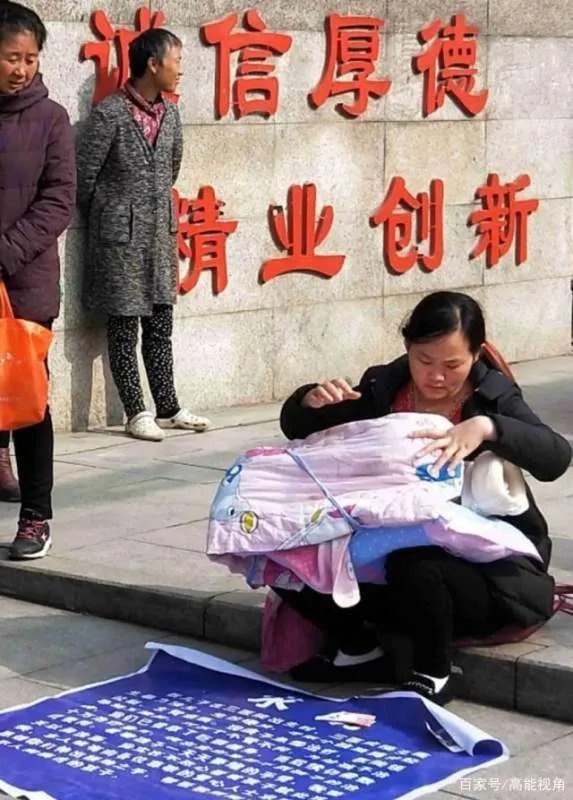 女子嫁贫困男子,家人极力反对,孩子患病后求娘家却被说活该,怎么办?