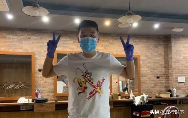 武磊进球后,为何会被主教练迅速换下场呢?