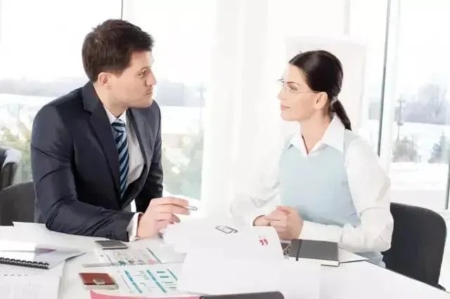 与领导称兄道弟，这种做法是否妥当？