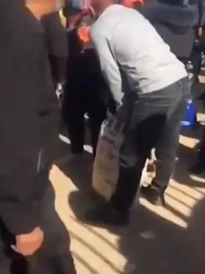 拆迁补偿现场村民用麻袋装现金是怎么回事 拆迁补偿现场村民为什么用麻袋装现金
