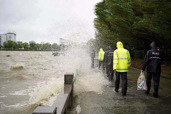 “梅花”奔袭江浙沪:多地狂风大浪,对哪些方面有不利影响?