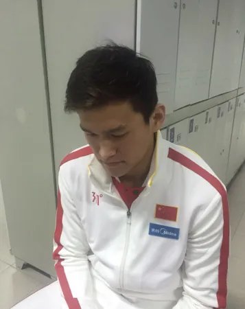 孙杨退赛前36小时发生了什么？心脏不适+撞头