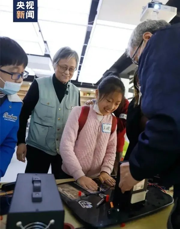 同济72岁硬核科普女教授走红,她究竟为什么可以走红?