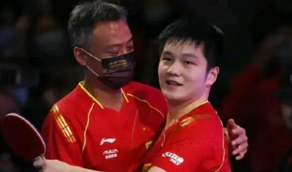 樊振东夺冠后接受采访,肚子却饿的咕咕叫,他为什么会这么搞笑?