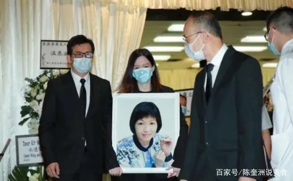 梁洁华患癌离世一年,黄日华谈及亡妻数度哽咽落泪,看上去有多伤心?